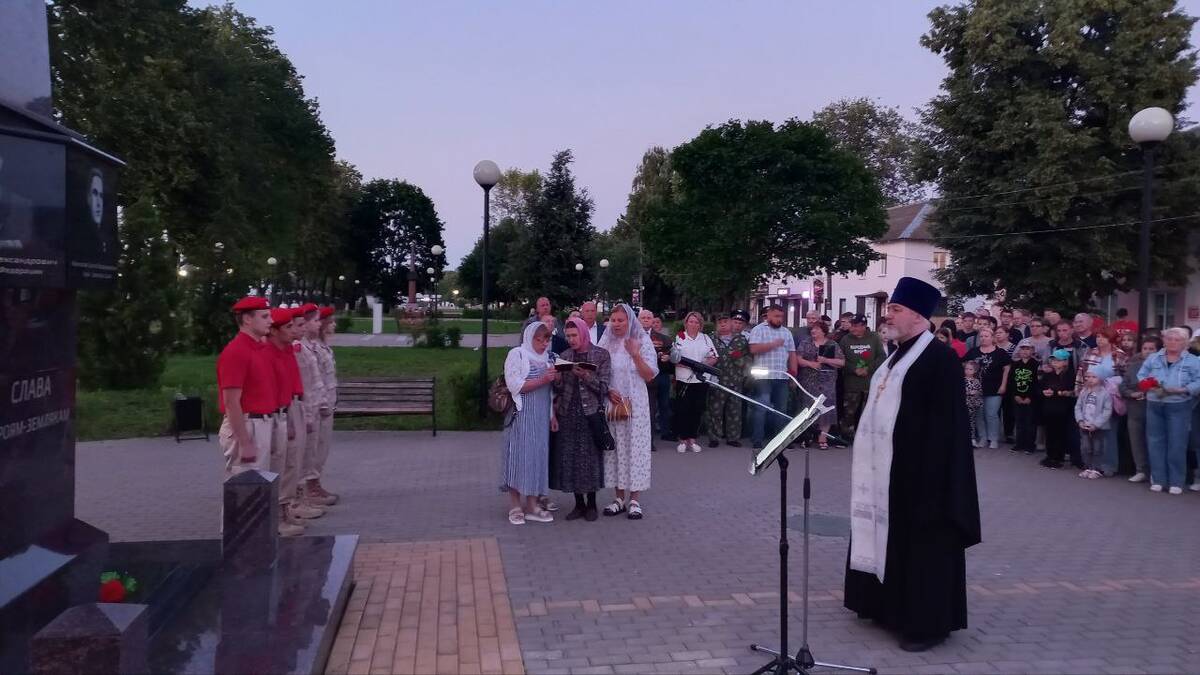В Жуковке ко Дню памяти и скорби прошла акция «Свеча памяти»