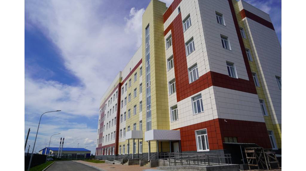 В Брянске продолжается строительство новой поликлиники на улице Амосова
