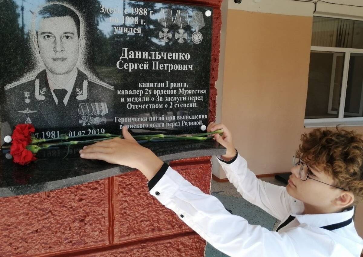 В школьном музее Климово памяти подводника появился новый экспонат