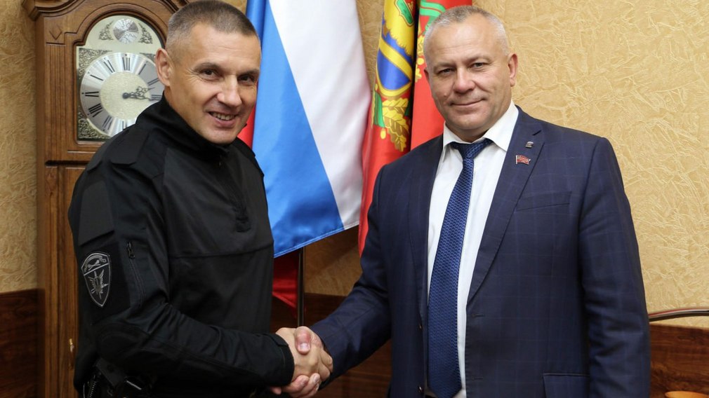 Спикер Брянской областной Думы Валентин Суббот встретился с Андреем Фроленковым, удостоенным звания Героя России