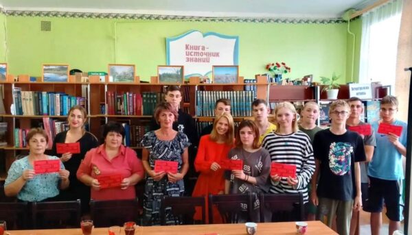 В Центральной библиотеке Севского района прошел час семейного общения «Посидим кружком — поговорим ладком»