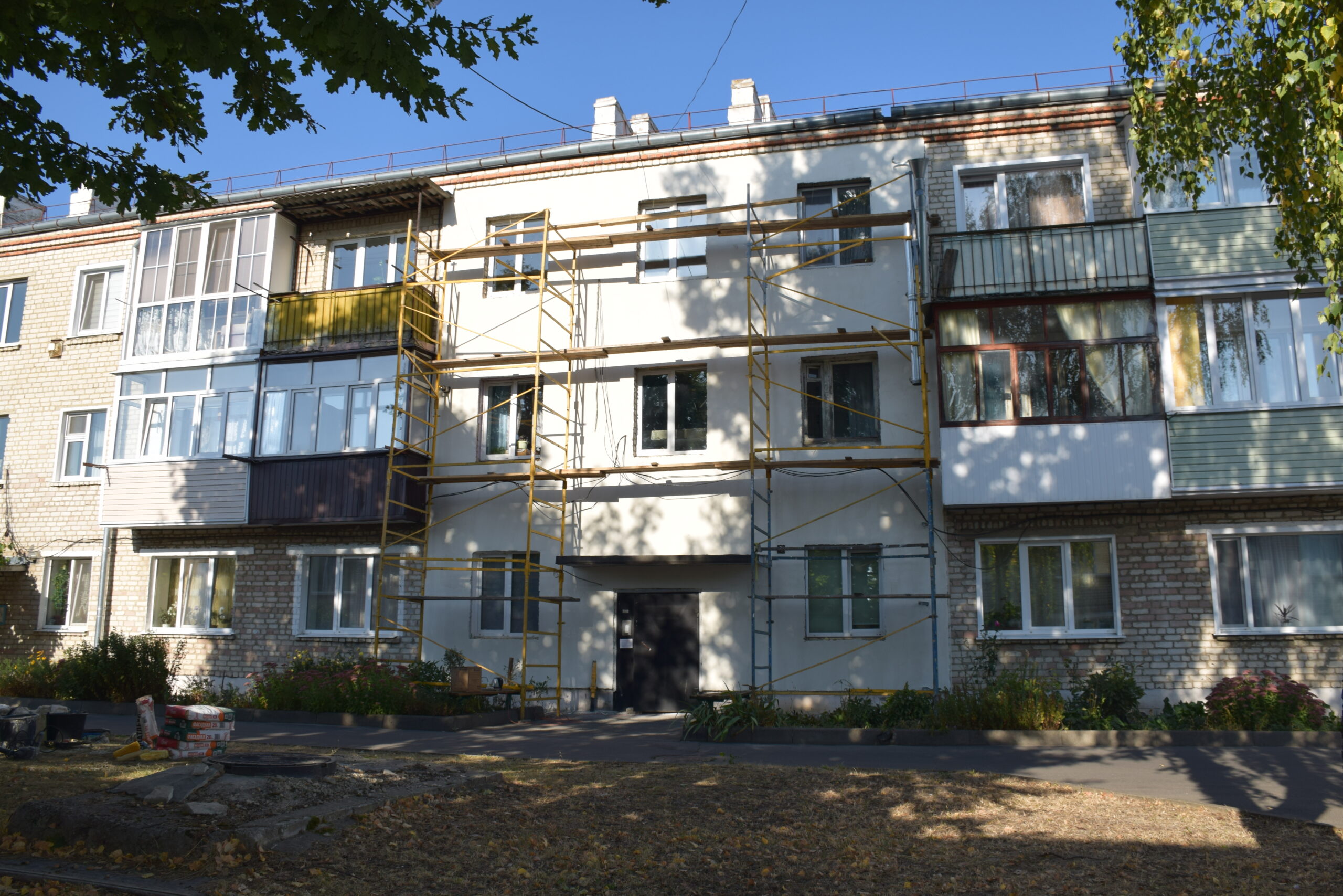 В Климово утепляют фасады многоэтажек