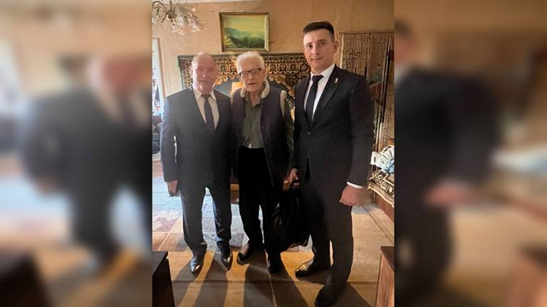 В Фокинском районе начались адресные поздравления ветеранов к празднику