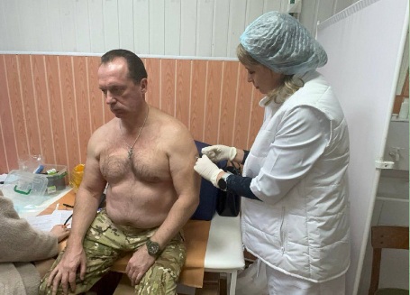 В любое время года и в любую погоду защитникам некогда болеть