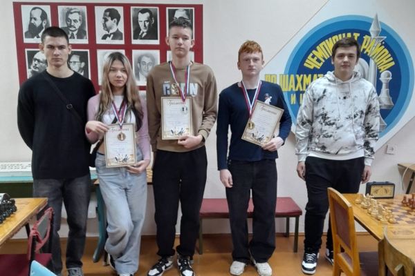 Шахматный турнир прошёл в клубе «Дебют»