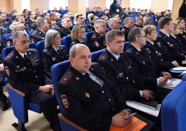 Александр Богомаз поздравил брянских сотрудников полиции