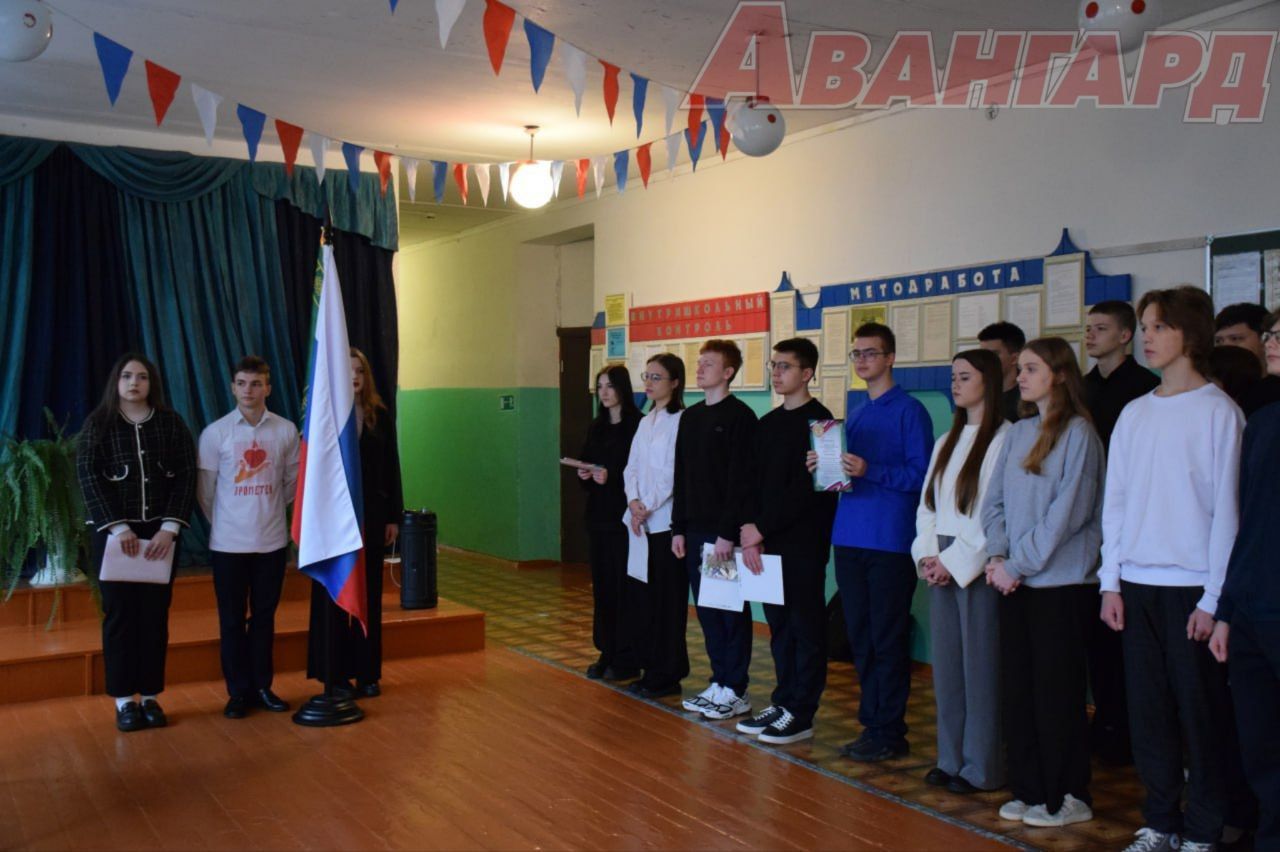 В Климовской школе №2 вручили поощрения лучшим