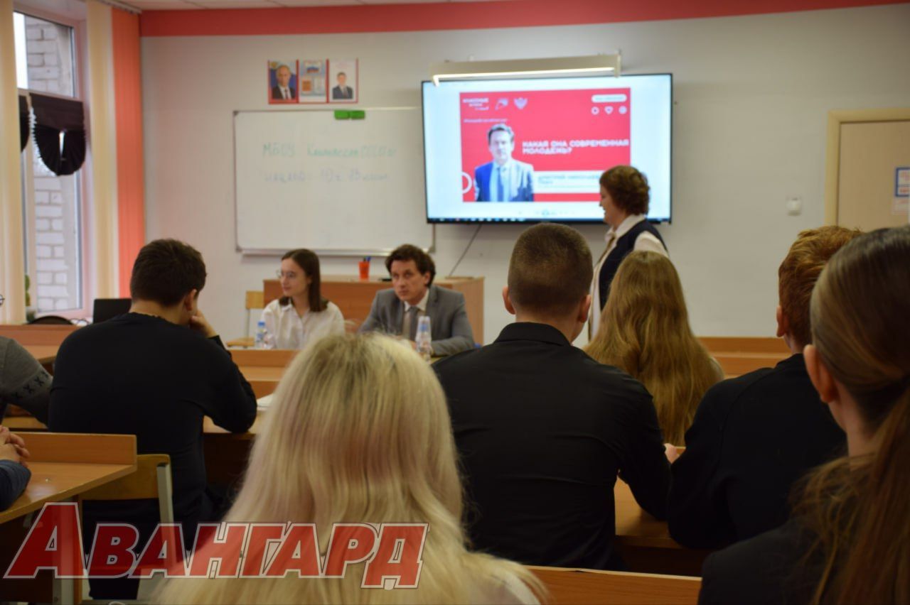 В школах поселка Климово проходят «Классные встречи»