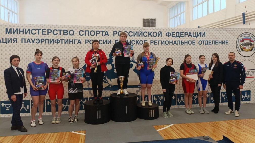 В Брянске состоялся Кубок губернатора по пауэрлифтингу