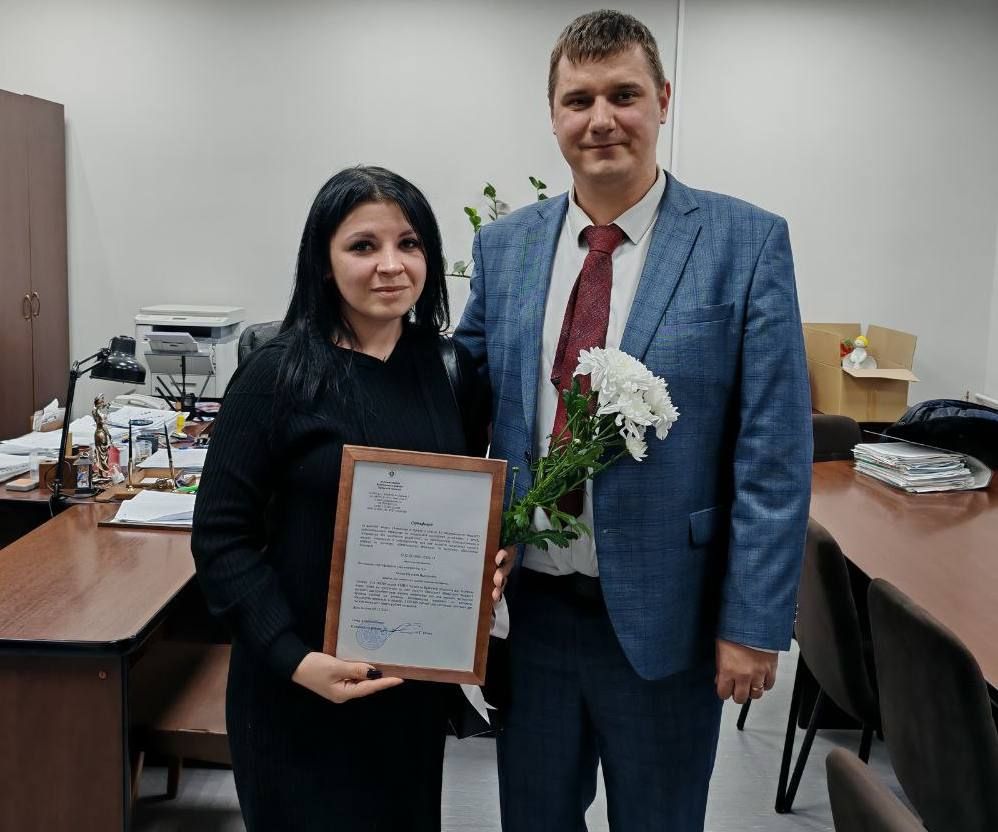 Александр Исаев вручил сертификаты на жильё детям-сиротам