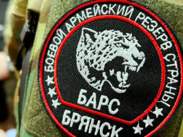 В Брянске генерал-полковник Никифоров вручил майорские погоны Сергею Антошину