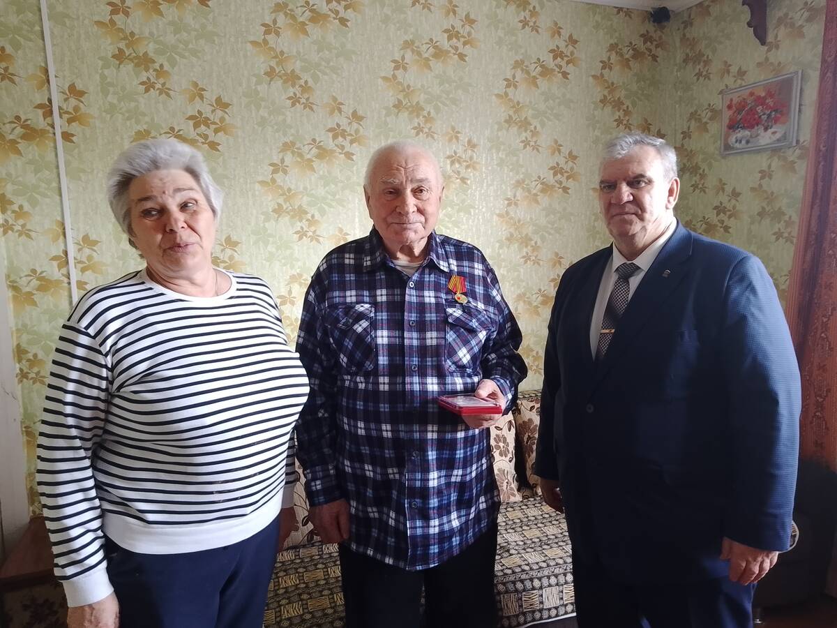 В Брасово труженикам тыла вручили юбилейные медали в честь 80-летия Победы