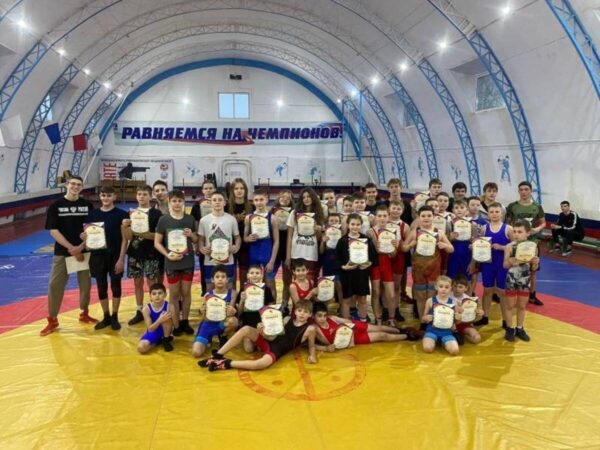 Спортсмены из Стародуба показали отличные результаты на первенстве по спортивной борьбе, завоевав 15 медалей