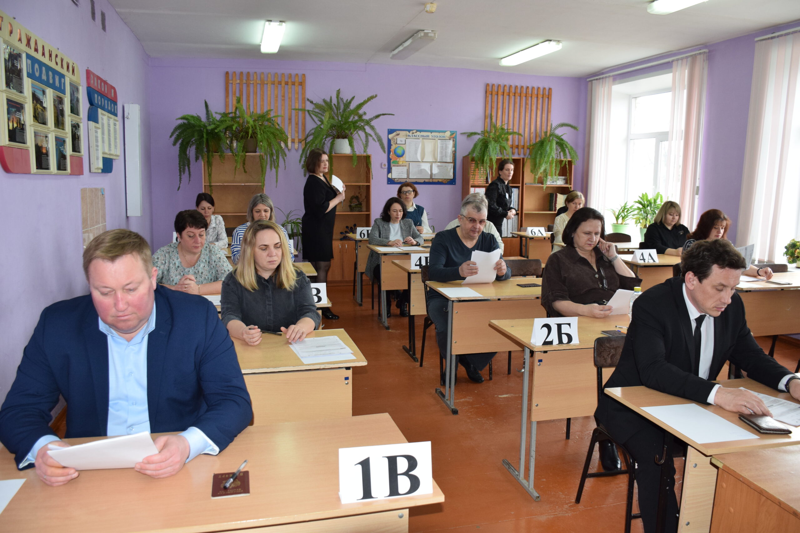 Родители выпускников Климовского района сдали экзамен по базовой математике