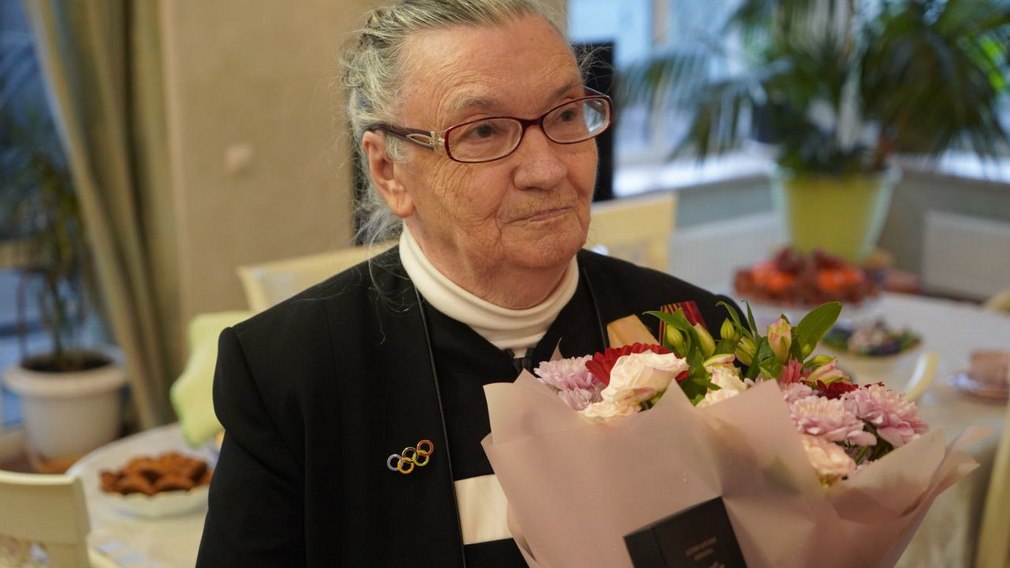 Юбилейную медаль 80-летия Победы вручили брянскому ветерану Людмиле Самотесовой