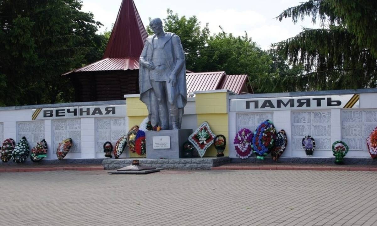 В городе Стародуб проведут масштабную реконструкцию мемориального комплекса «Стена Памяти»