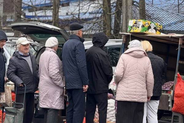 На сельхозярмарке в Брянске образовалась очередь за картофелем