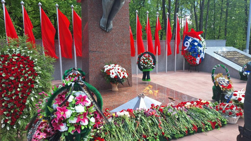В брянской Бежице зажжен Вечный огонь