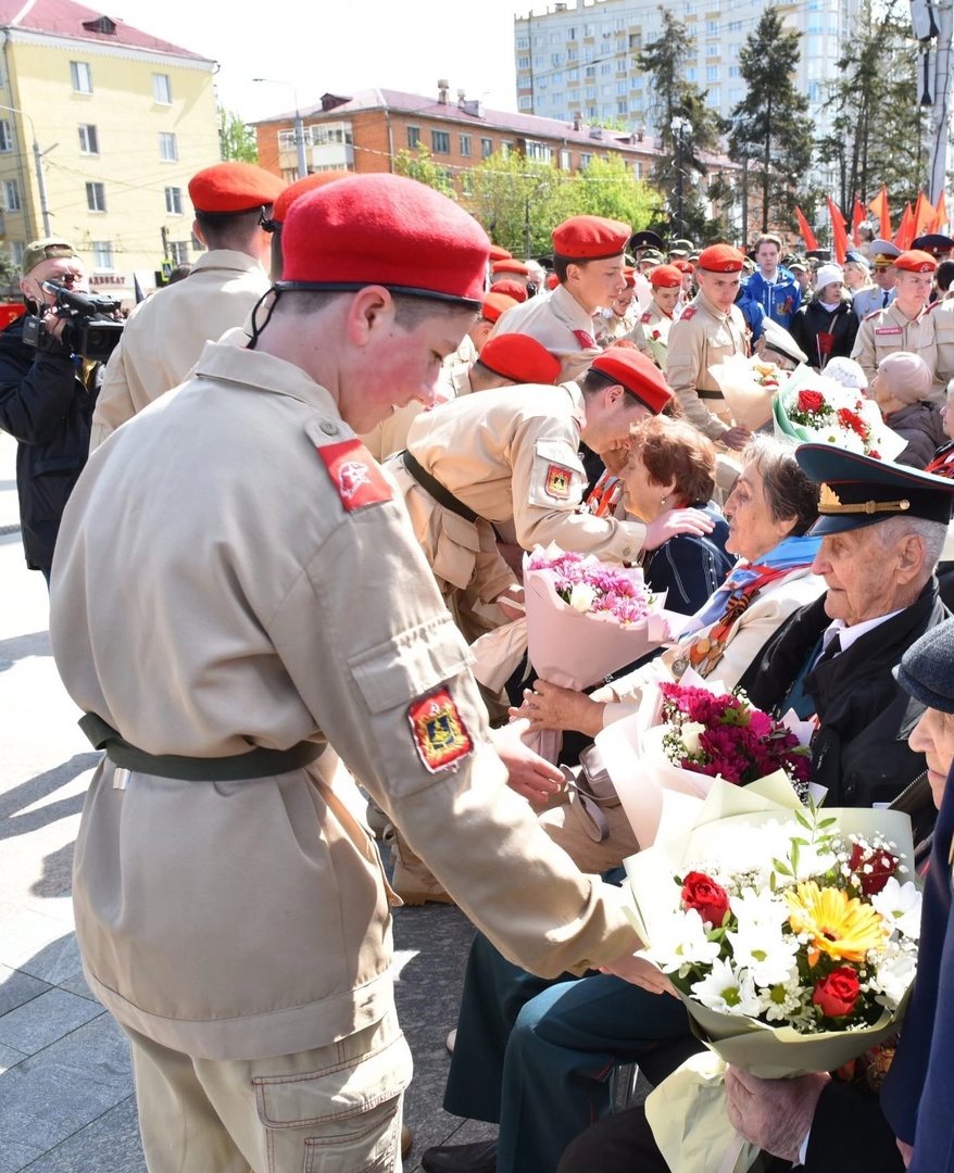Матвей Лаврентьев представлял Климовский район на торжественном митинге 9 мая в Брянске