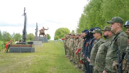 Росгвардейцы высадили саженцы хвойных пород на аллее памяти в Брянской области
