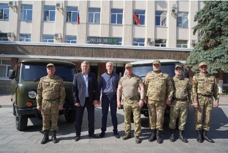 Вручили бойцам бригады БАРС-Брянск ключи от новых автомобилей