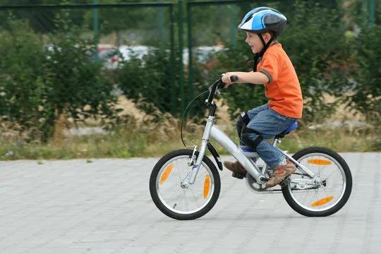 Юным велосипедистам  необходимо соблюдать ПДД
