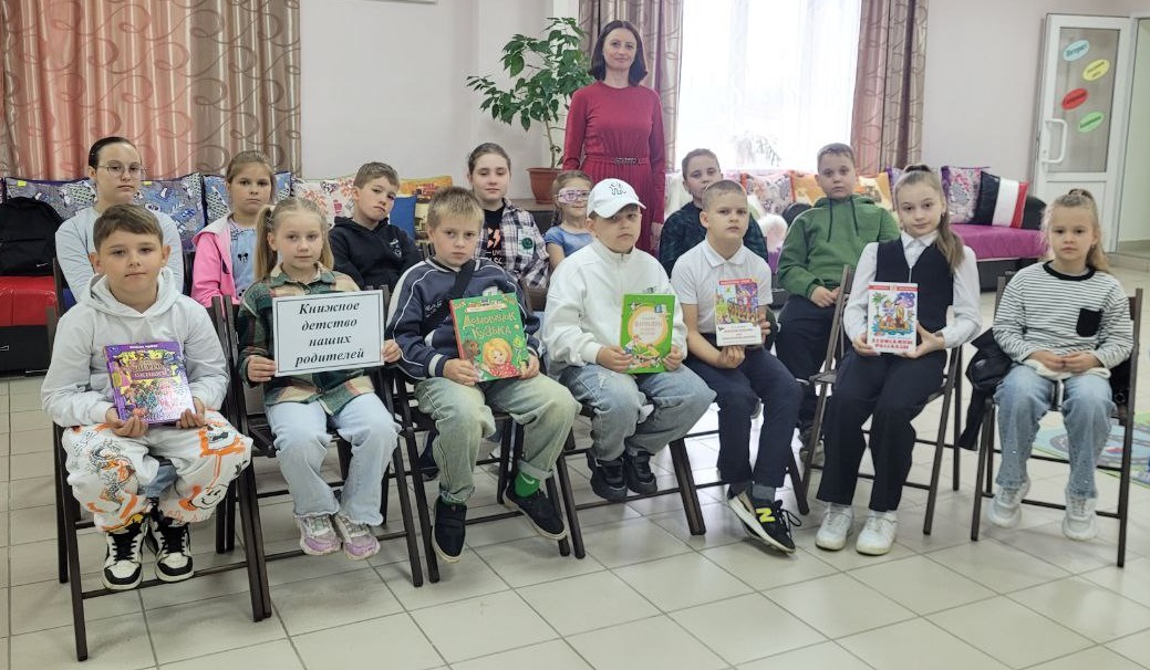 В Климовской детской библиотеке провели урок литературного чтения «Книжное детство наших родителей»