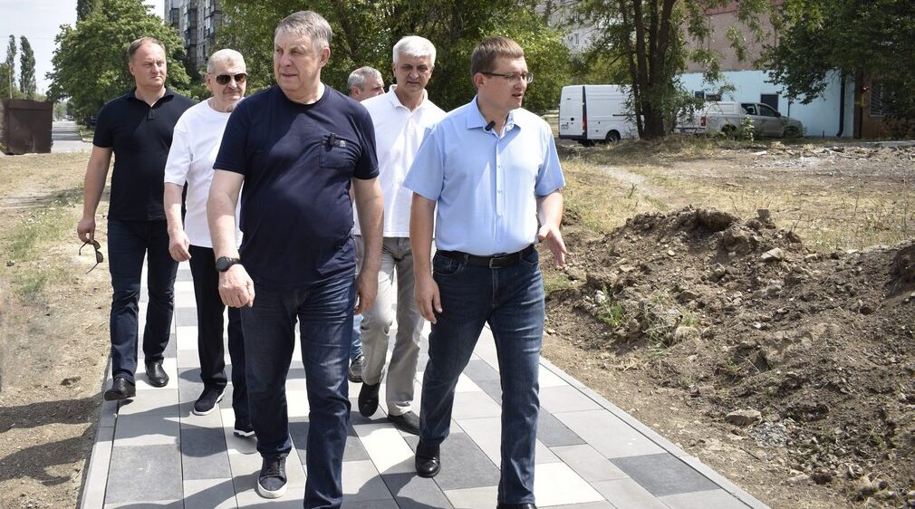 Брянские специалисты продолжают работать на благо подшефной Брянке ЛНР