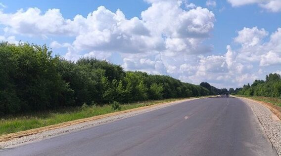 В Стародубском муниципальном округе завершают ремонт участка автодороги Стародуб–Новые Ивайтёнки