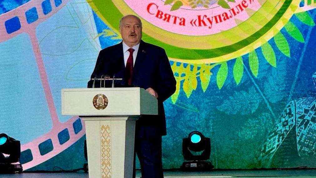 Лукашенко поделился с Богомазом информацией о том, что он обсуждал с Владимиром Путиным программу «Нечерноземье»
