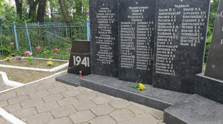 На кладбище по улице Чехова в Брянске благоустроят братскую могилу советских воинов