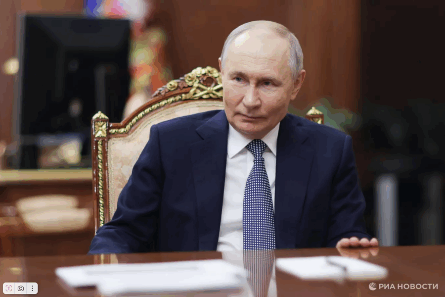 Президент Владимир Путин пообщался с автодорожником из Брянской области