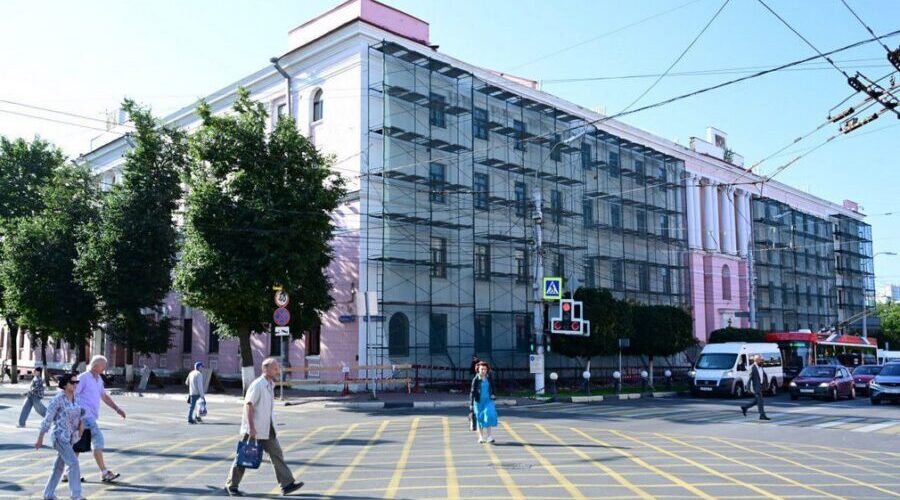 Губернатор Александр Богомаз провел рабочее совещание в филиале Сеченовки