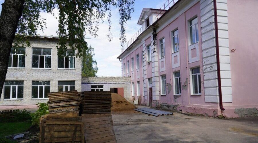 В городе Дятьково Брянской области идет ремонт школы № 2