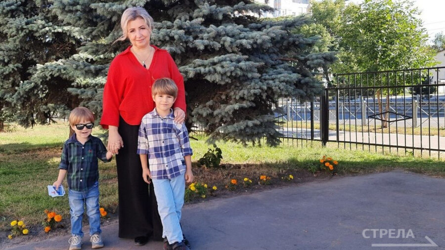 Уполномоченный по правам ребенка в Брянской области Инна Мухина проголосовала на выборах губернатора