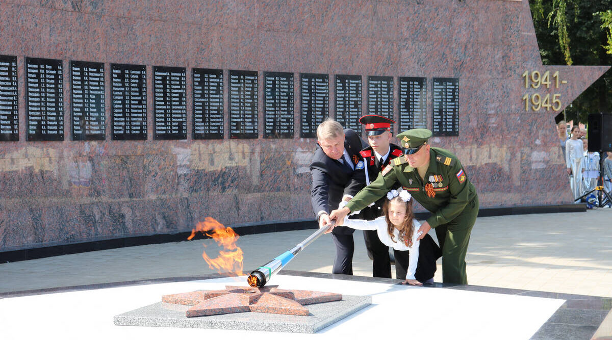 В Стародубе открыли реконструированную «Стену Памяти»
