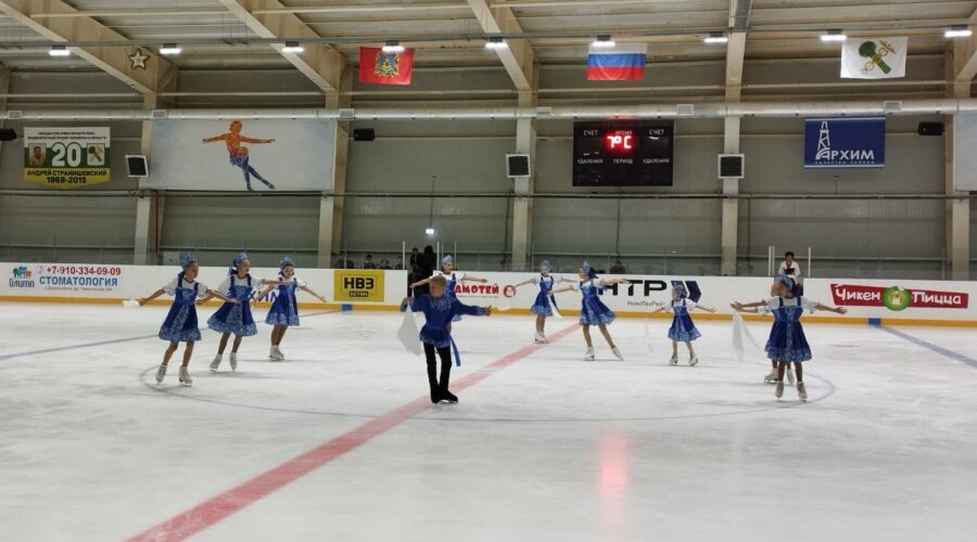 В брянском Новозыбкове торжественно открыли сезон фигурного катания