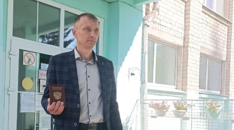 Глава Климовского района Валентин Бондаренко проголосовал на выборах