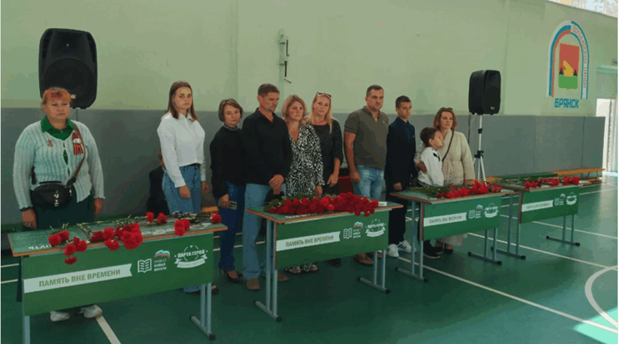 В школе №26 Брянска появились Парты памяти 4 героев-выпускников