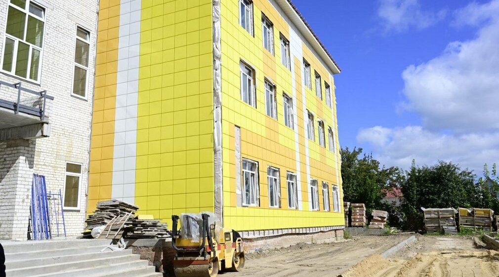 В брянском Сураже ведется строительство новой школы на 500 мест