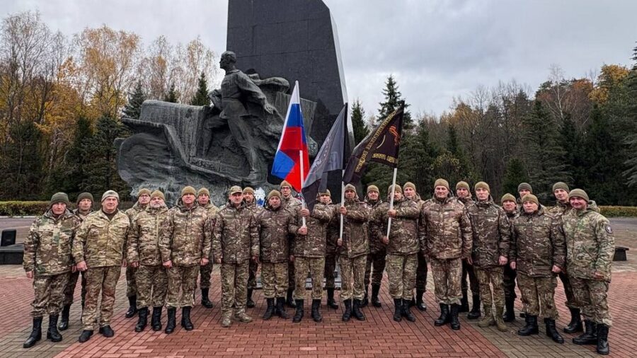 Бойцы «БАРС-Брянск» почтили память воинов-водителей