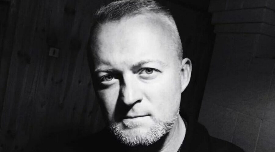 Артист Брянской филармонии попал в число номинантов Народной премии «Голос героев»