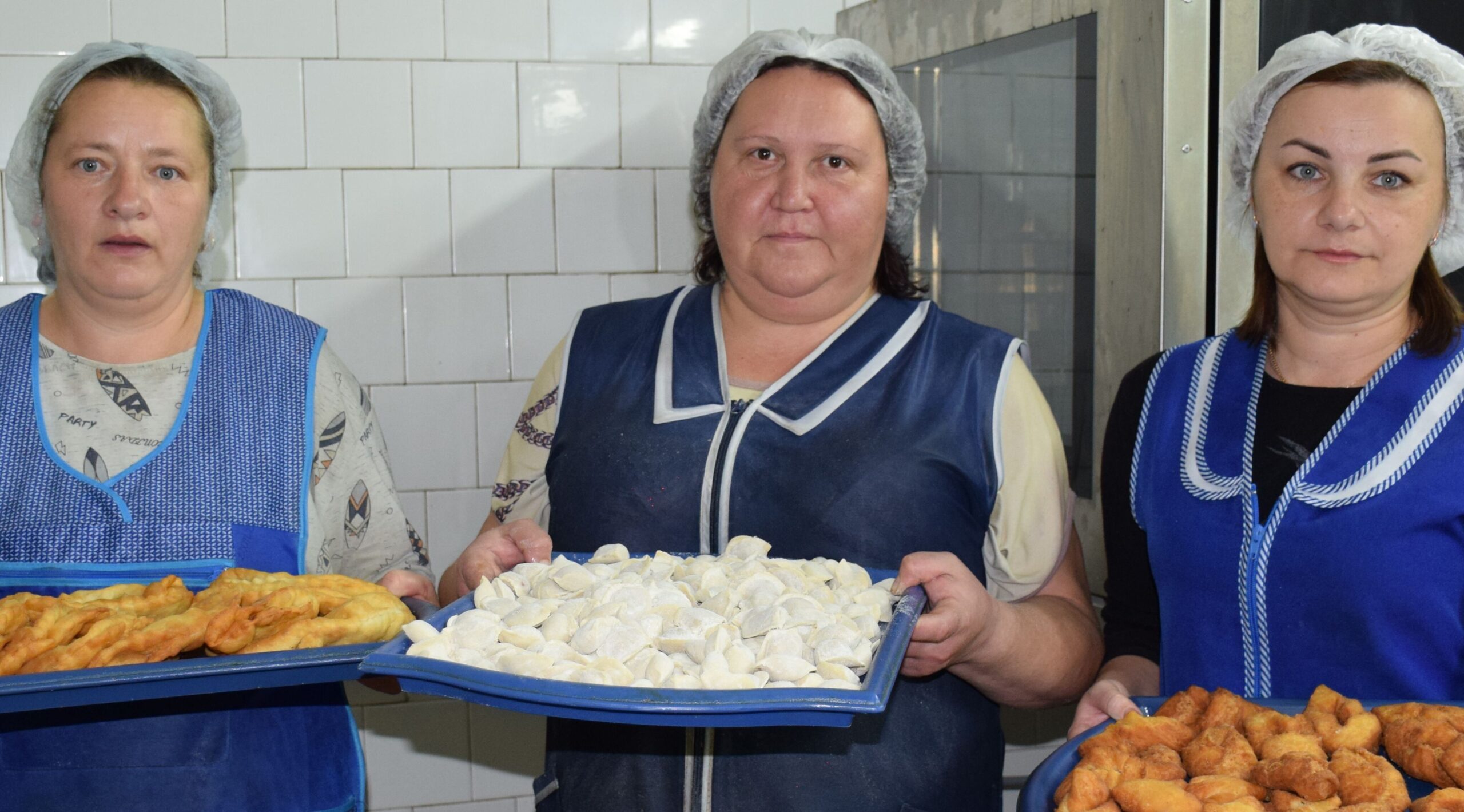 Повара Климовского райпо изготавливают вкусные полуфабрикаты