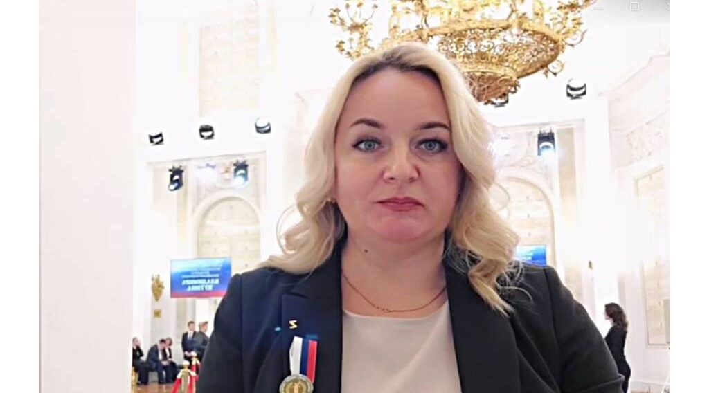 Прямую линию комментировала председатель комитета семей воинов Отечества Марина Седнева