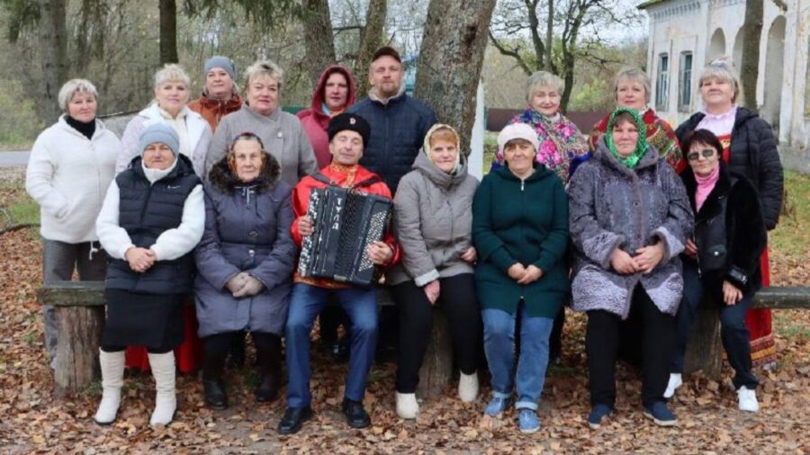Автоклуб Стародубского района подарил жителям отдаленных сел праздник русской песни