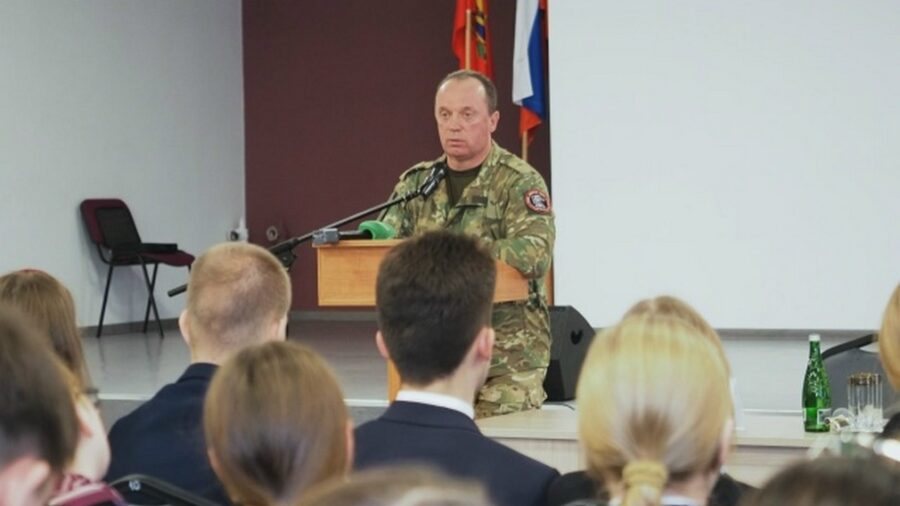 Командир «БАРС-Брянск» пообщался с брянскими лицеистами