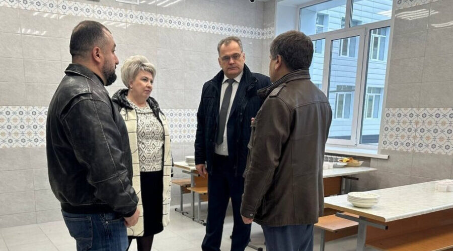 В Брянске провели проверку  ремонта школ №39 и №42