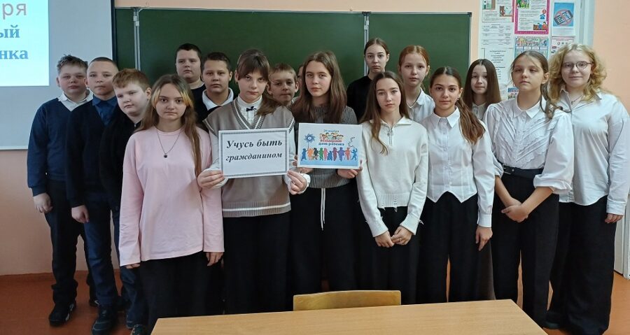 Для  ребят Климовской школы  № 3 провели час правовых знаний «Учусь быть гражданином»