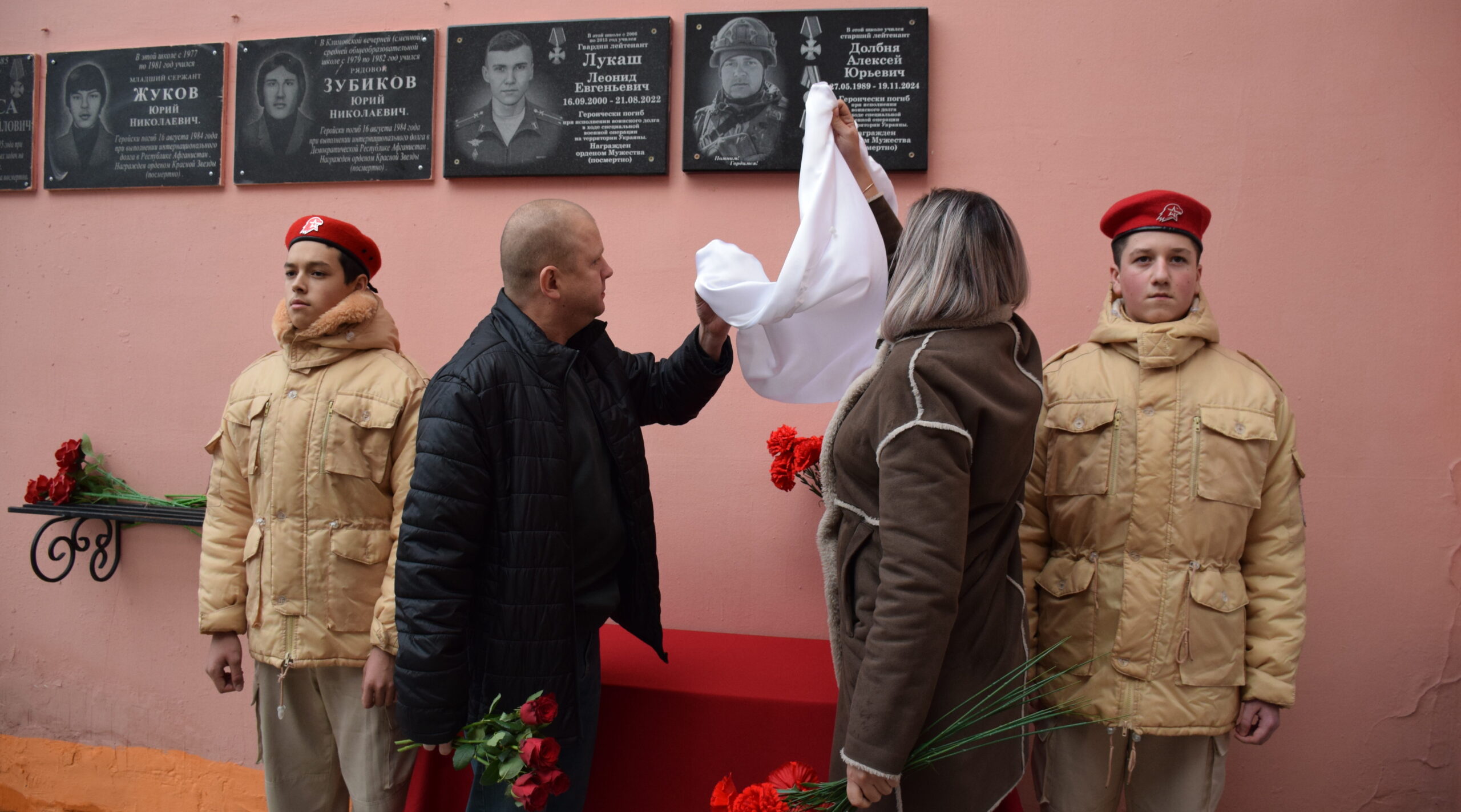 Митинг в честь открытия мемориальной доски Алексею Долбне прошел в Климово