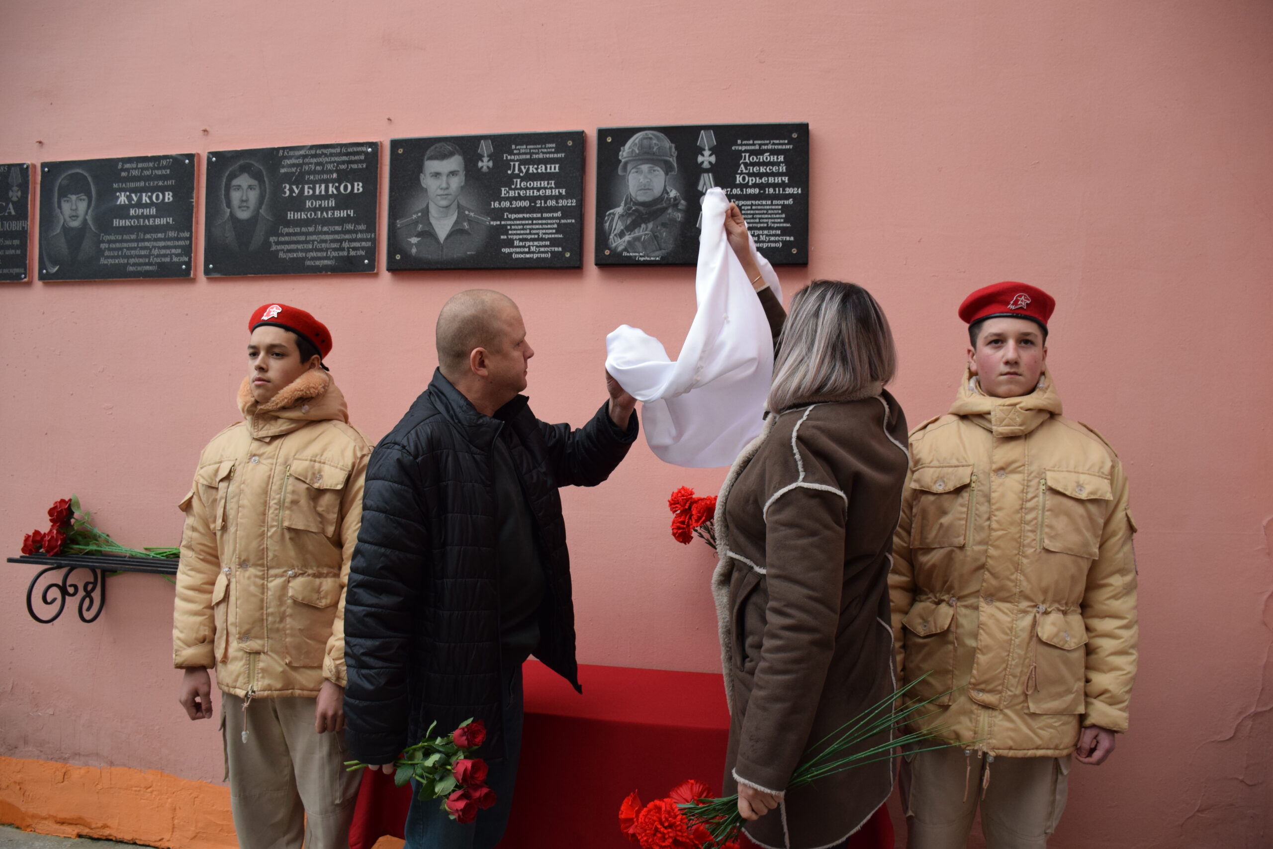 Митинг в честь открытия мемориальной доски Алексею Долбне прошел в Климово